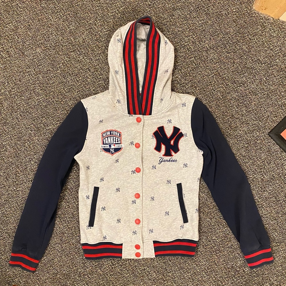 Major League Baseball Yankees Hoodie | Youth XL/XXL, Women 2-4